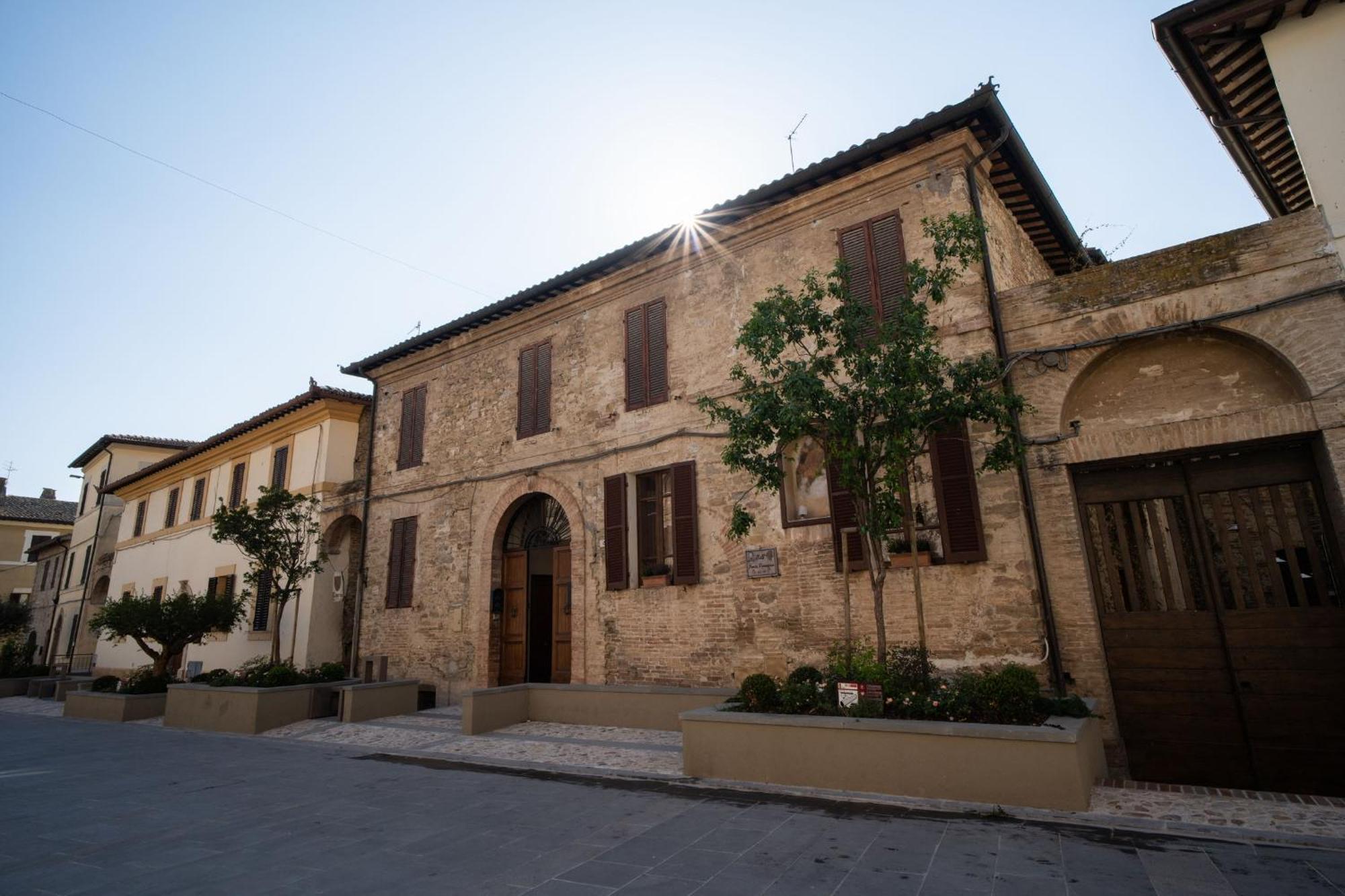 B&B Porta Perugina Bevagna Exteriör bild